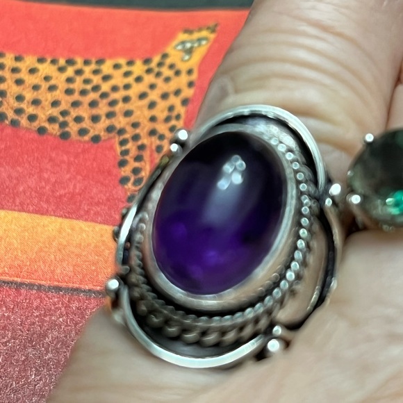 5 1/2 Amethyst cabochon sterling silver ring - Picture 3 of 6